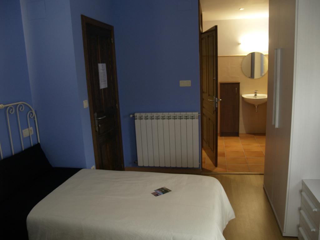Albergue De Yebra Yebra de Basa Quarto foto